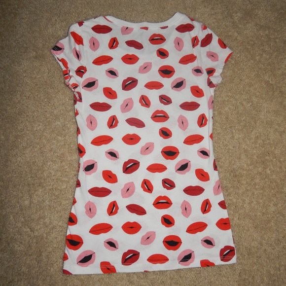 Wound Up Red and Pink Lips Short Sleeve Tee - Picture 5 of 8